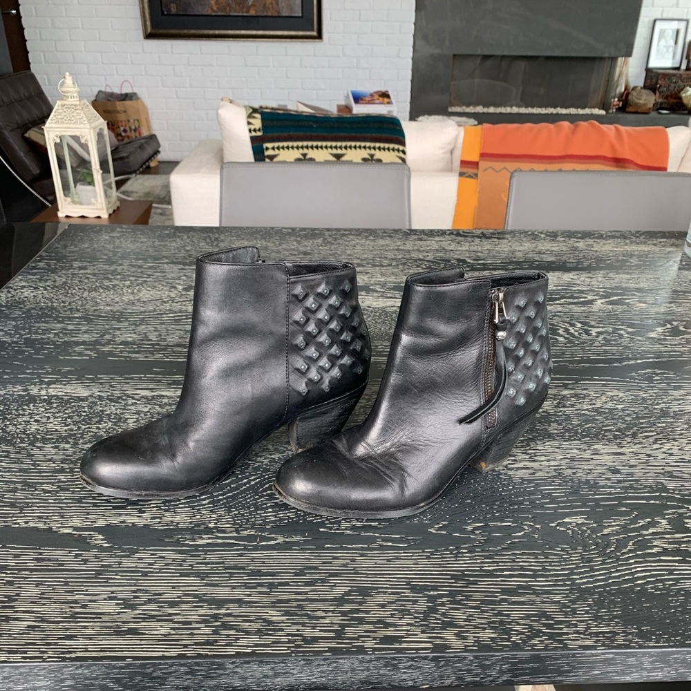 Sam Edelman Size 9 black booties
